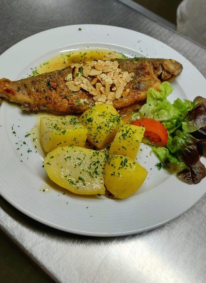 Hotel-Restaurant Kreuzhuber Neuburg am Inn Eksteriør bilde